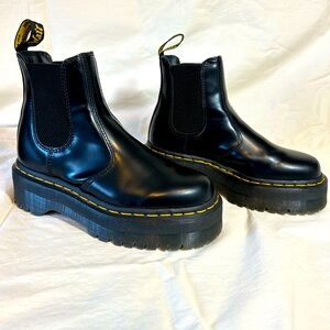 Dr. Martens unisex adult Chelsea Boot